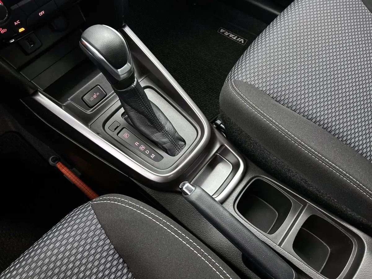 1.5 Hybrid Select | AUTOMAAT | ACHTERUITRIJCAMERA | STOELVERWARMING | LANE ASSIST | APPLE CARPLAY - ANDROID AUTO | DODEHOEK | CLIMATE CONTROL | CRUISE CONTROL |