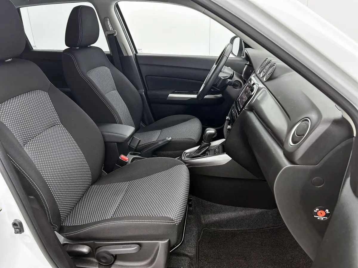1.5 Hybrid Select | AUTOMAAT | ACHTERUITRIJCAMERA | STOELVERWARMING | LANE ASSIST | APPLE CARPLAY - ANDROID AUTO | DODEHOEK | CLIMATE CONTROL | CRUISE CONTROL |