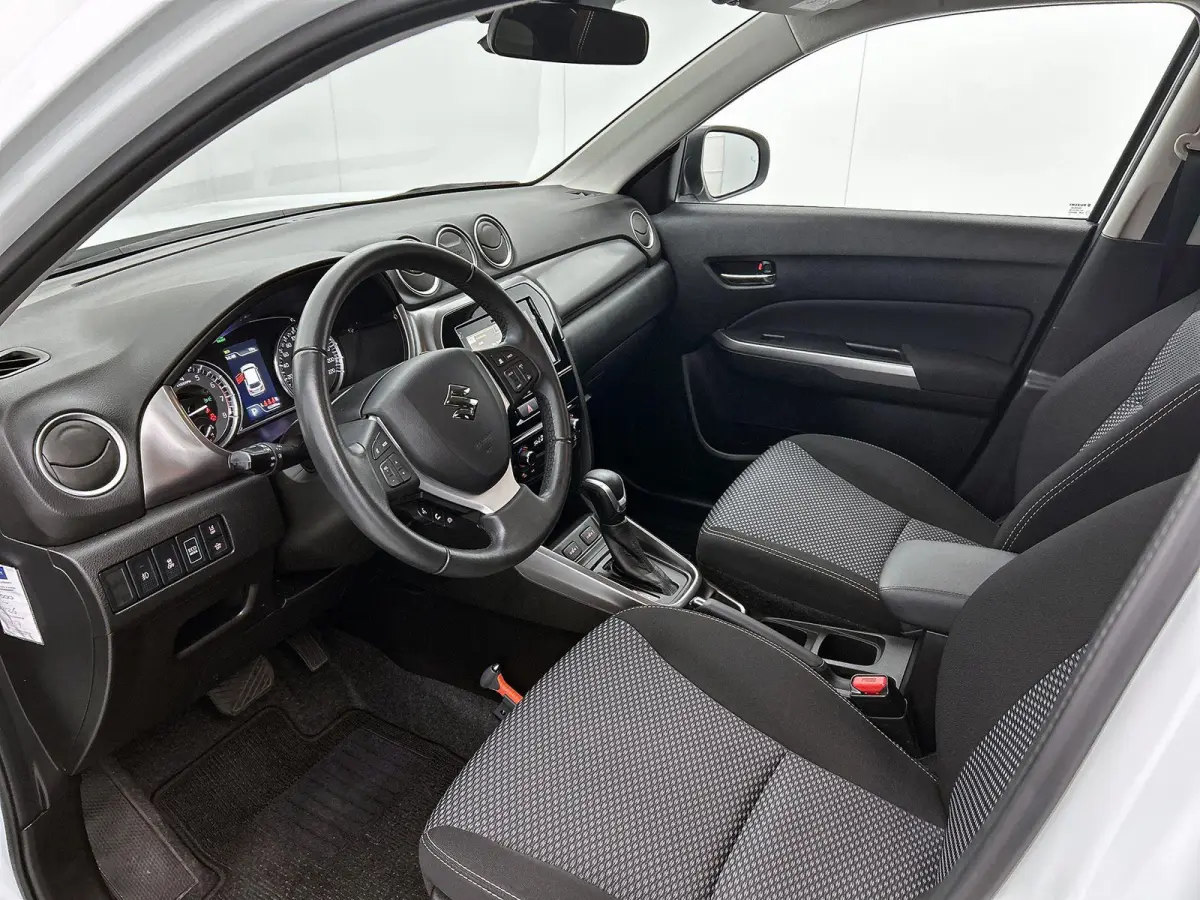 1.5 Hybrid Select | AUTOMAAT | ACHTERUITRIJCAMERA | STOELVERWARMING | LANE ASSIST | APPLE CARPLAY - ANDROID AUTO | DODEHOEK | CLIMATE CONTROL | CRUISE CONTROL |
