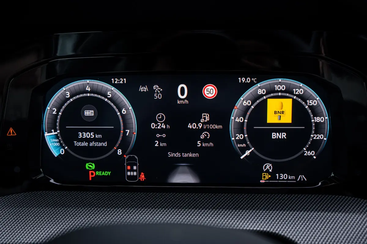 VIII Lim. 1.5 eTSI 110 kW R-Line | Adaptive Cruise Control ACC and Front Assist with Pedestrian and Cyclist Monitoring | Black Style package incl. LED Matrix package | Panoramaschuif-kanteld