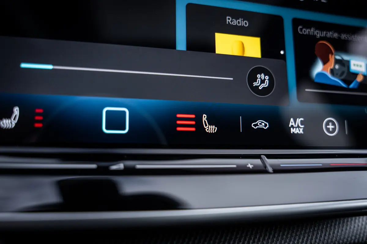 VIII Lim. 1.5 eTSI 110 kW R-Line | Adaptive Cruise Control ACC and Front Assist with Pedestrian and Cyclist Monitoring | Black Style package incl. LED Matrix package | Panoramaschuif-kanteld