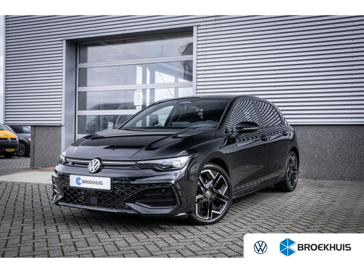 VIII Lim. 1.5 eTSI 110 kW R-Line | Adaptive Cruise Control ACC and Front Assist with Pedestrian and Cyclist Monitoring | Black Style package incl. LED Matrix package | Panoramaschuif-kanteld