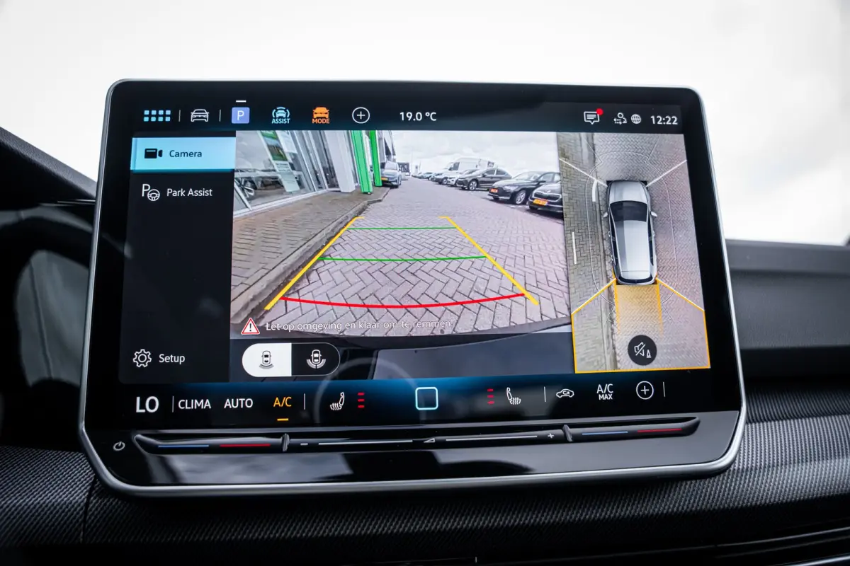 VIII Lim. 1.5 eTSI 110 kW R-Line | Adaptive Cruise Control ACC and Front Assist with Pedestrian and Cyclist Monitoring | Black Style package incl. LED Matrix package | Panoramaschuif-kanteld