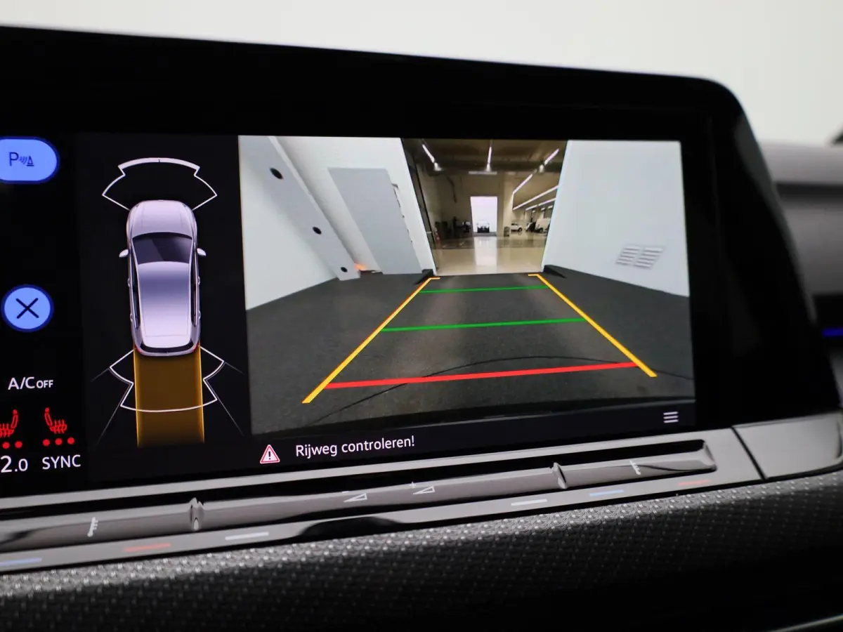 1.5 eTSI R-Line | Panoramadak | Navigatie | Achteruitrijcamera | Trekhaak | LED Matrix | Black Style | Keyless |