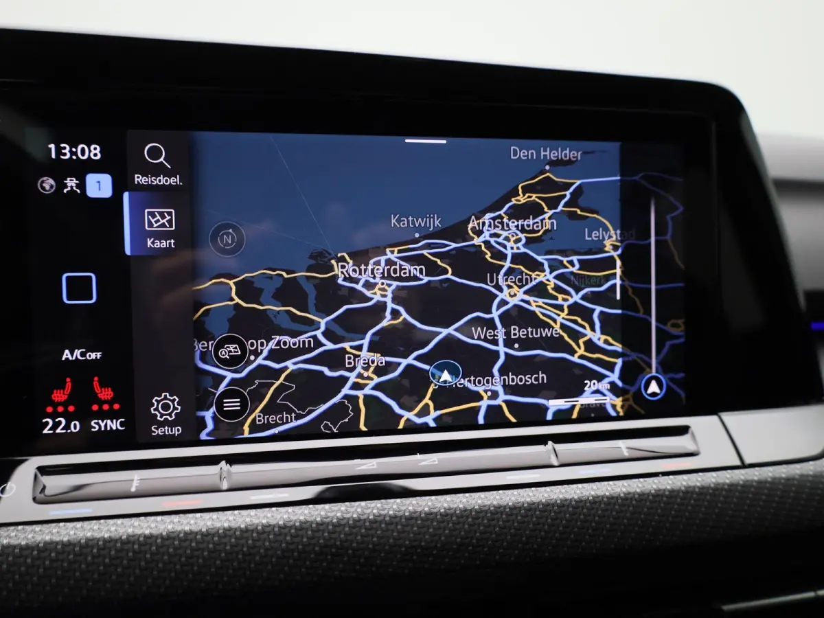 1.5 eTSI R-Line | Panoramadak | Navigatie | Achteruitrijcamera | Trekhaak | LED Matrix | Black Style | Keyless |
