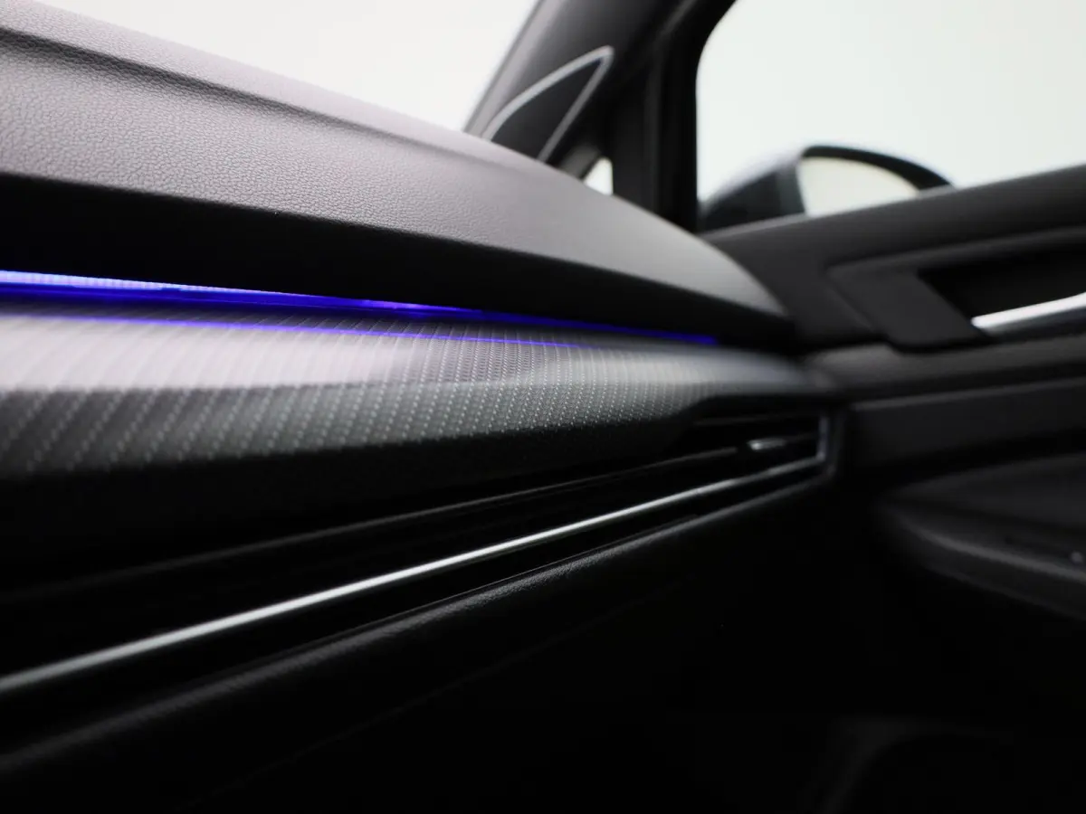 1.5 eTSI R-Line | Panoramadak | Navigatie | Achteruitrijcamera | Trekhaak | LED Matrix | Black Style | Keyless |