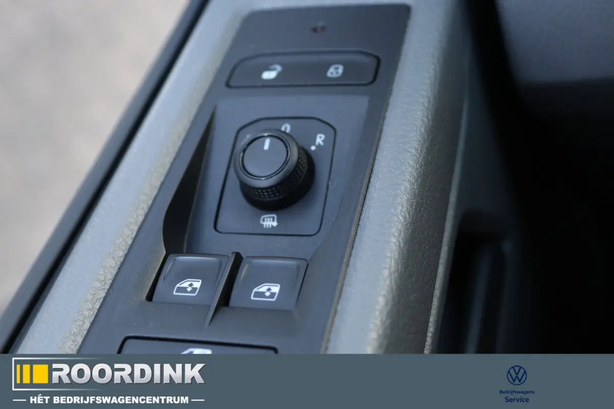 L2 150 pk Linker schuifdeur - GVW 3000, imperiaal, trekhaak, betimmering, 3 zits