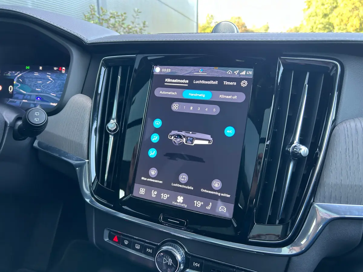 2.0 T8 Plug-in hybrid AWD Ultra Dark | Luchtvering | sOh 100% | Bowers&Wilkins | Massage | HU-Display |