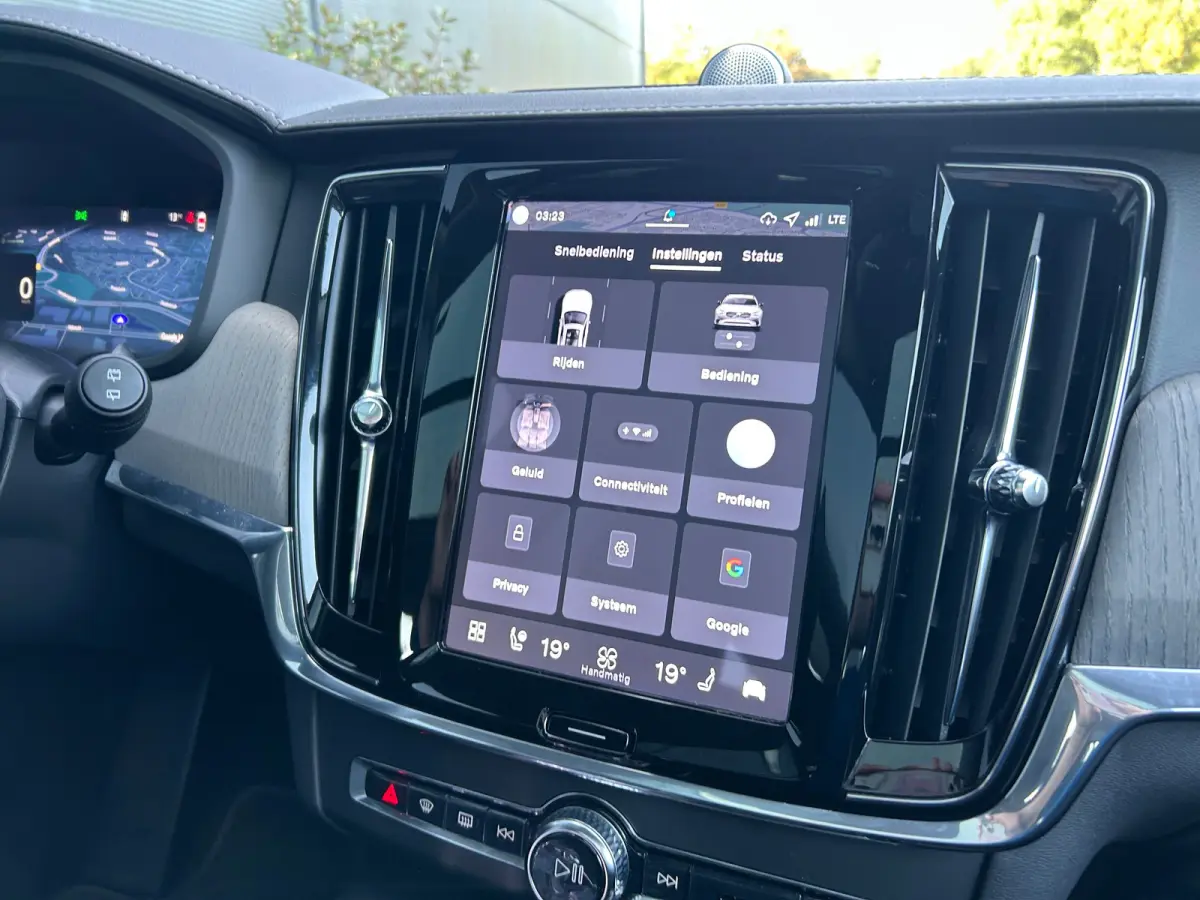 2.0 T8 Plug-in hybrid AWD Ultra Dark | Luchtvering | sOh 100% | Bowers&Wilkins | Massage | HU-Display |