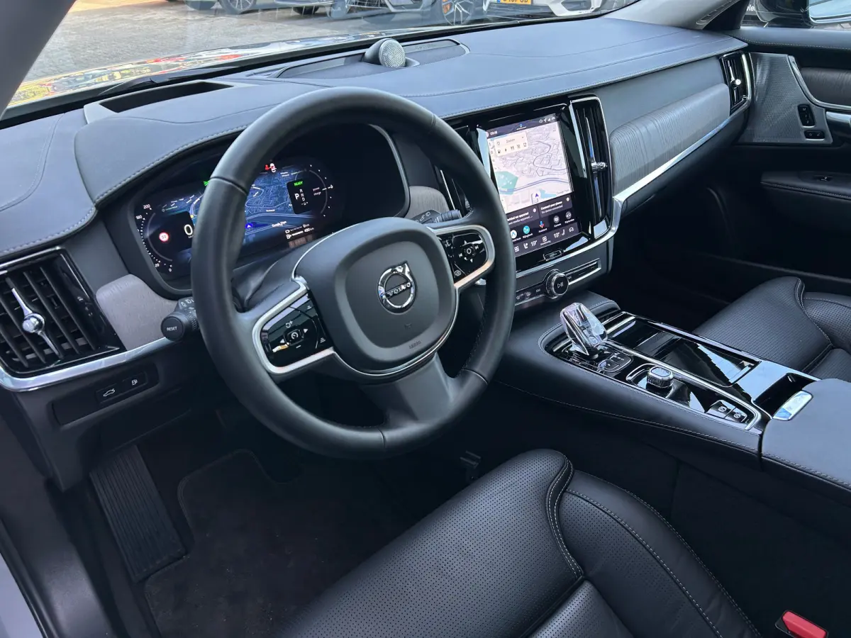2.0 T8 Plug-in hybrid AWD Ultra Dark | Luchtvering | sOh 100% | Bowers&Wilkins | Massage | HU-Display |