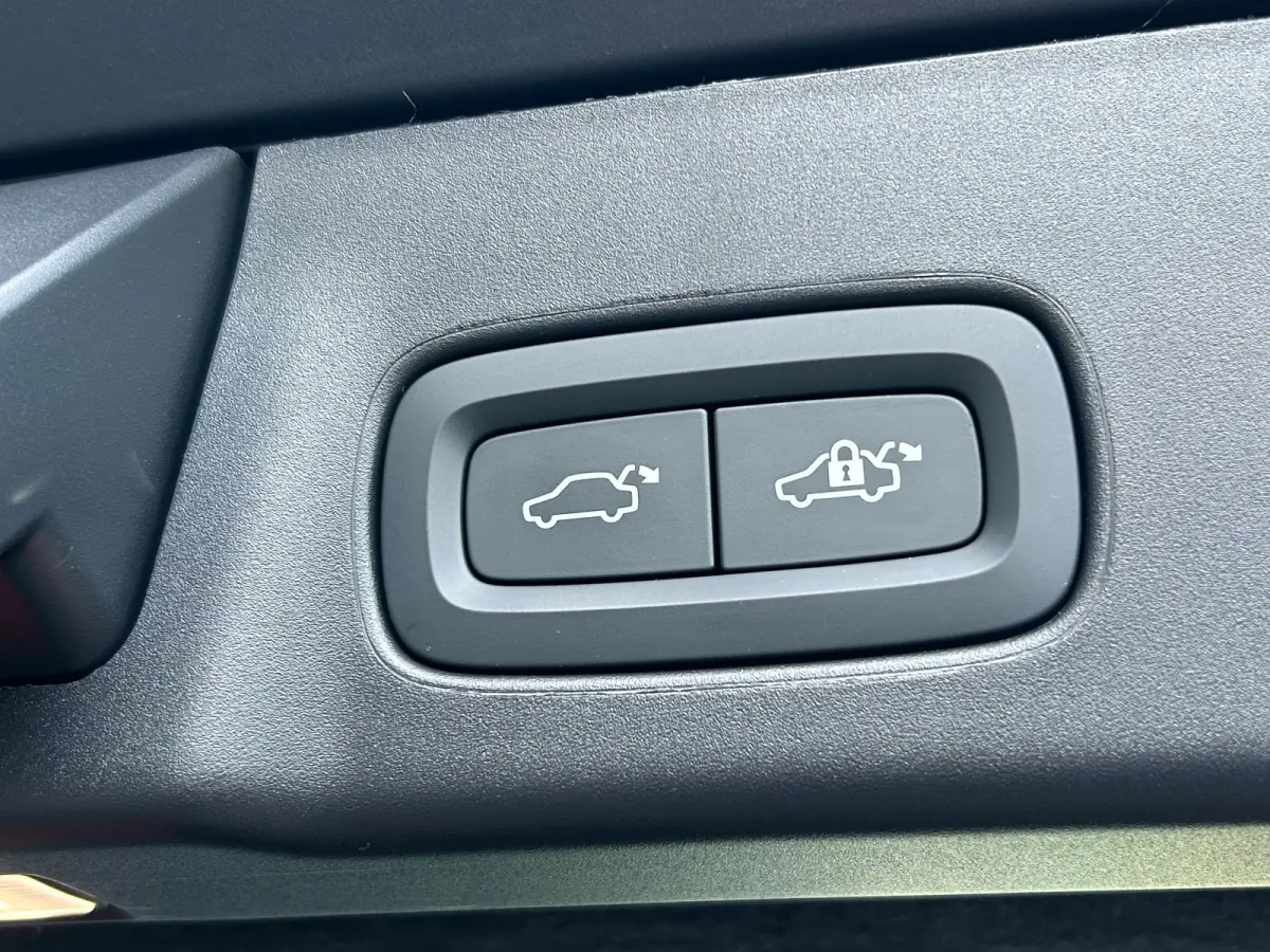 2.0 T8 Plug-in hybrid AWD Ultra Dark | Luchtvering | sOh 100% | Bowers&Wilkins | Massage | HU-Display |