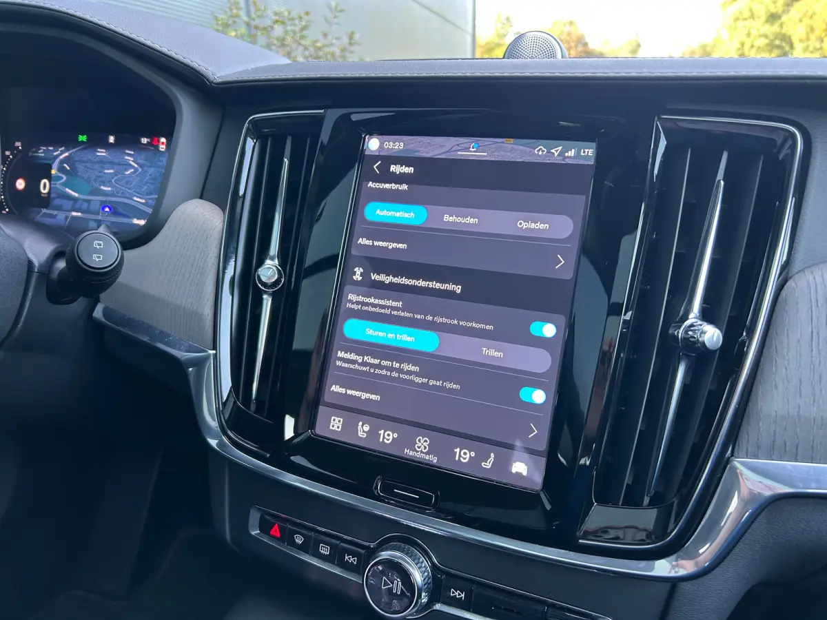 2.0 T8 Plug-in hybrid AWD Ultra Dark | Luchtvering | sOh 100% | Bowers&Wilkins | Massage | HU-Display |