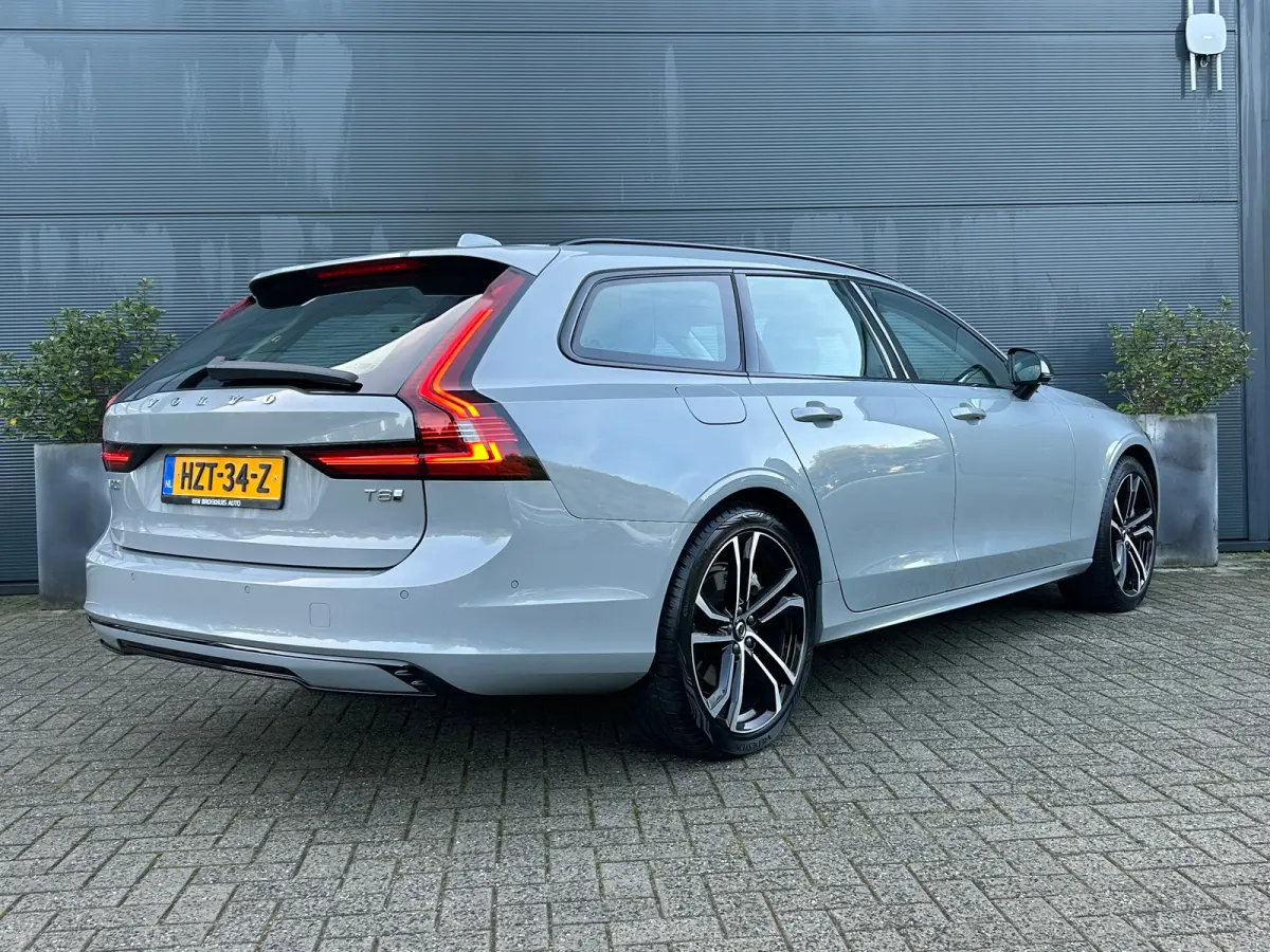 2.0 T8 Plug-in hybrid AWD Ultra Dark | Luchtvering | sOh 100% | Bowers&Wilkins | Massage | HU-Display |