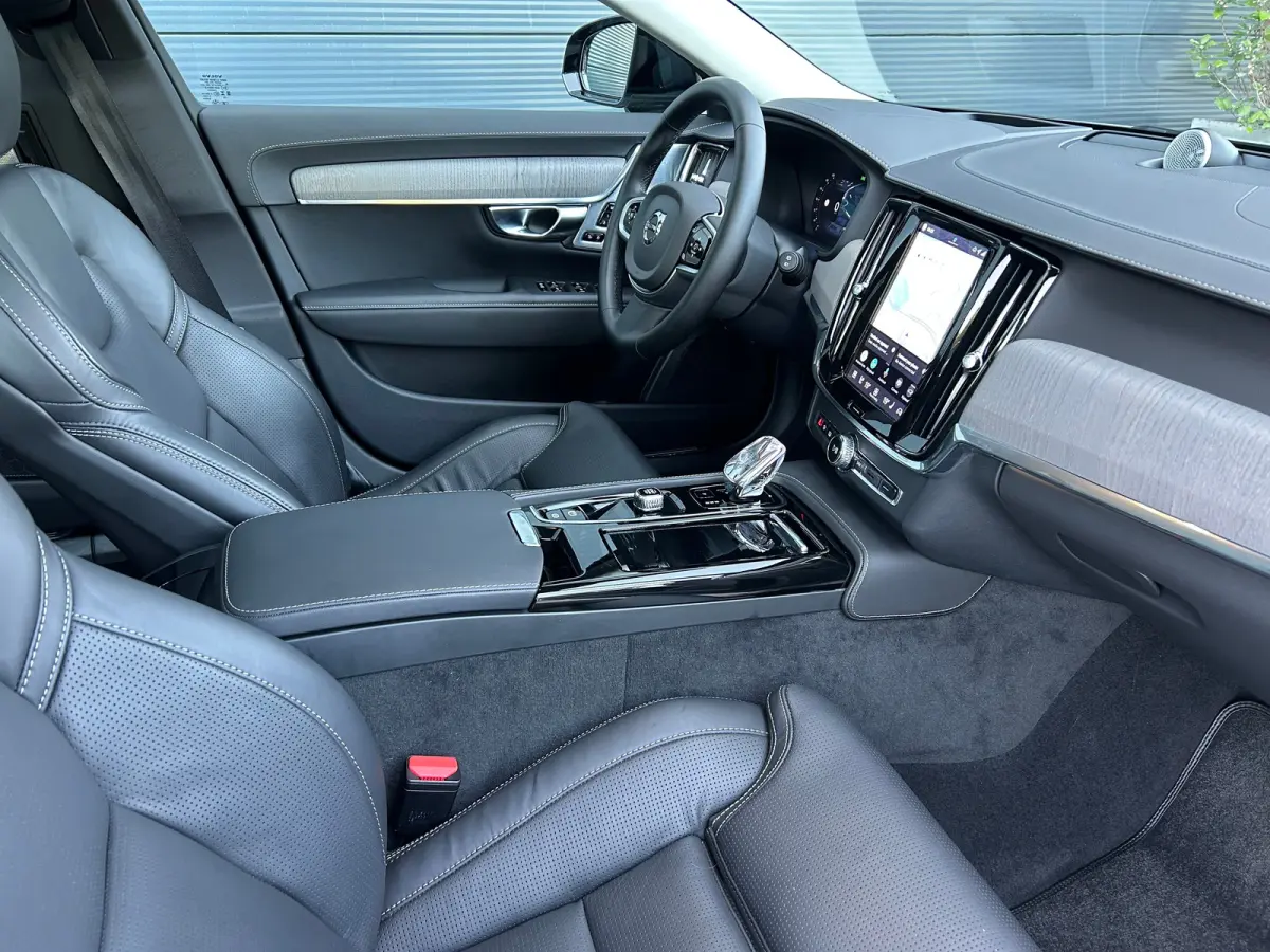 2.0 T8 Plug-in hybrid AWD Ultra Dark | Luchtvering | sOh 100% | Bowers&Wilkins | Massage | HU-Display |