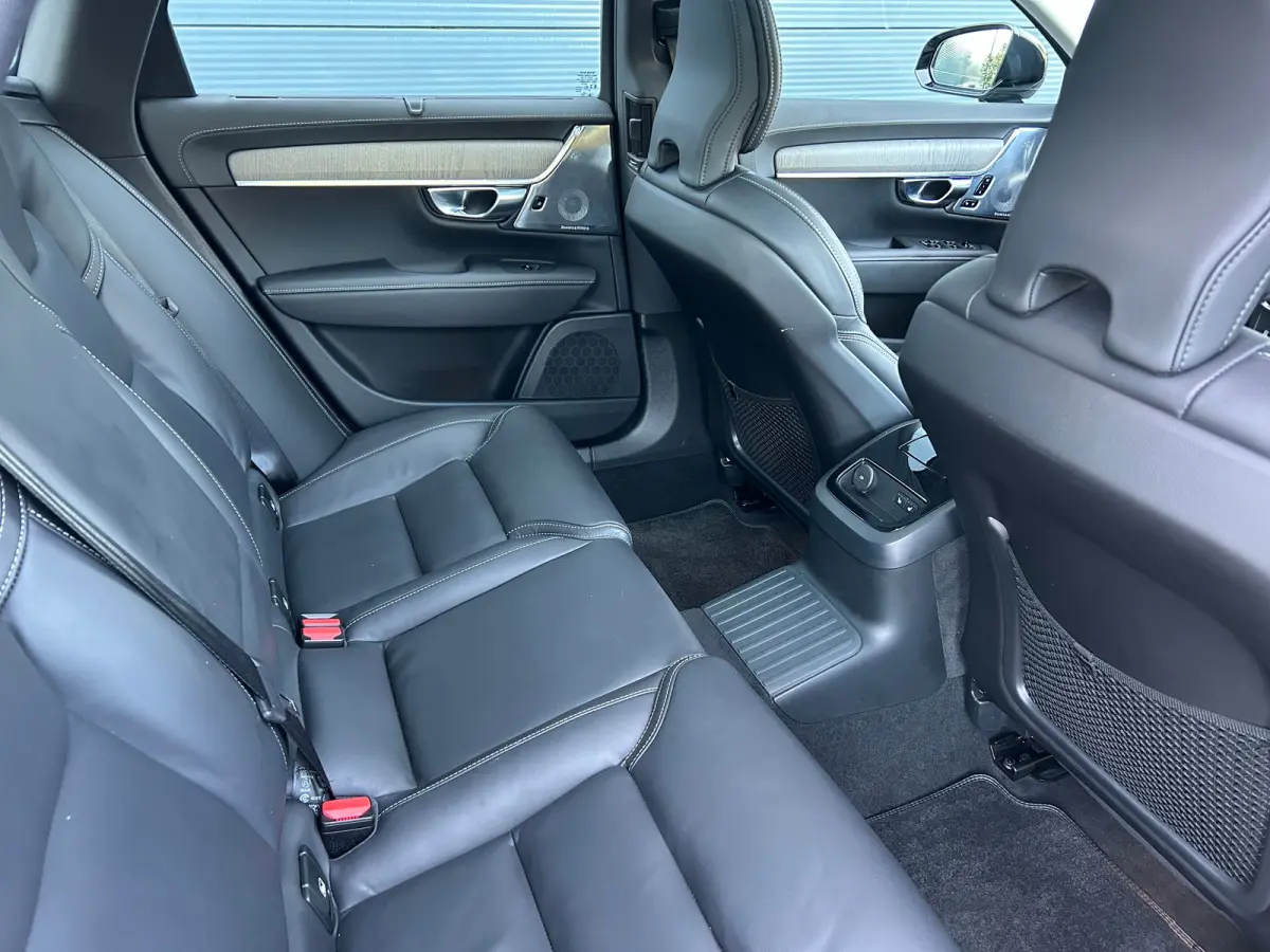 2.0 T8 Plug-in hybrid AWD Ultra Dark | Luchtvering | sOh 100% | Bowers&Wilkins | Massage | HU-Display |