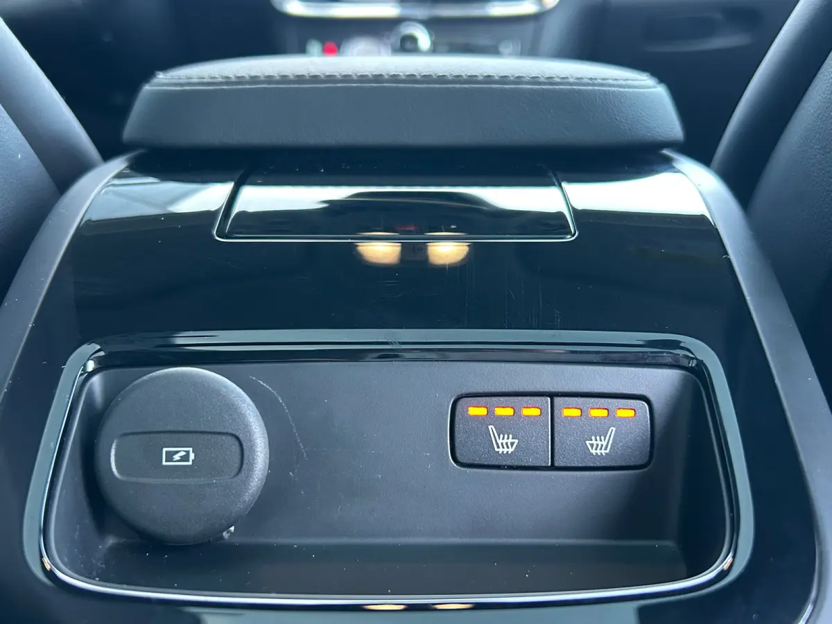 2.0 T8 Plug-in hybrid AWD Ultra Dark | Luchtvering | sOh 100% | Bowers&Wilkins | Massage | HU-Display |