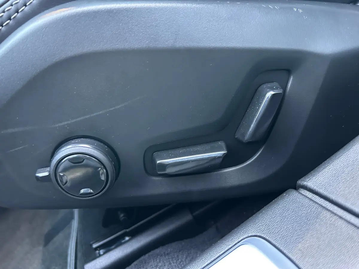 2.0 T8 Plug-in hybrid AWD Ultra Dark | Luchtvering | sOh 100% | Bowers&Wilkins | Massage | HU-Display |