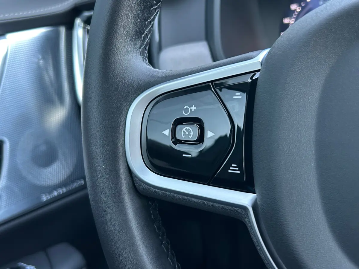2.0 T8 Plug-in hybrid AWD Ultra Dark | Luchtvering | sOh 100% | Bowers&Wilkins | Massage | HU-Display |