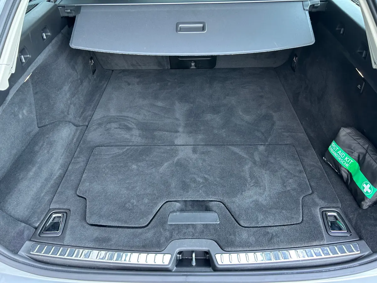 2.0 T8 Plug-in hybrid AWD Ultra Dark | Luchtvering | sOh 100% | Bowers&Wilkins | Massage | HU-Display |
