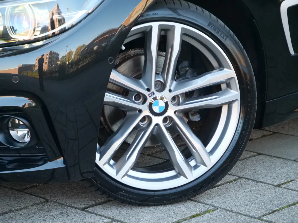 420i High Executive Edition 184 Pk Automaat Navi / M-Sport / Camera / Leer