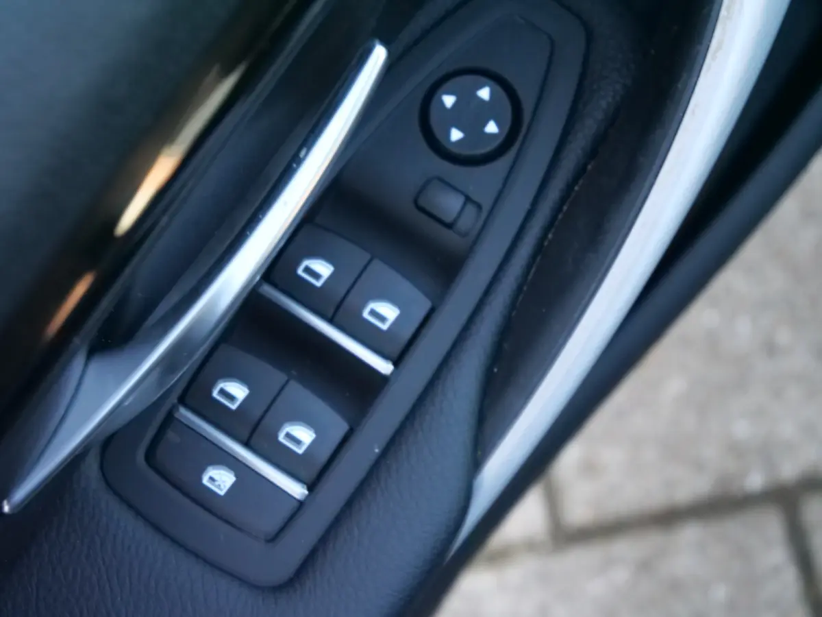 420i High Executive Edition 184 Pk Automaat Navi / M-Sport / Camera / Leer