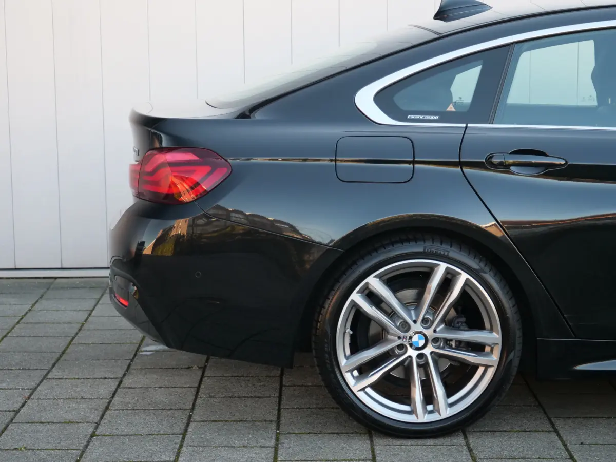 420i High Executive Edition 184 Pk Automaat Navi / M-Sport / Camera / Leer