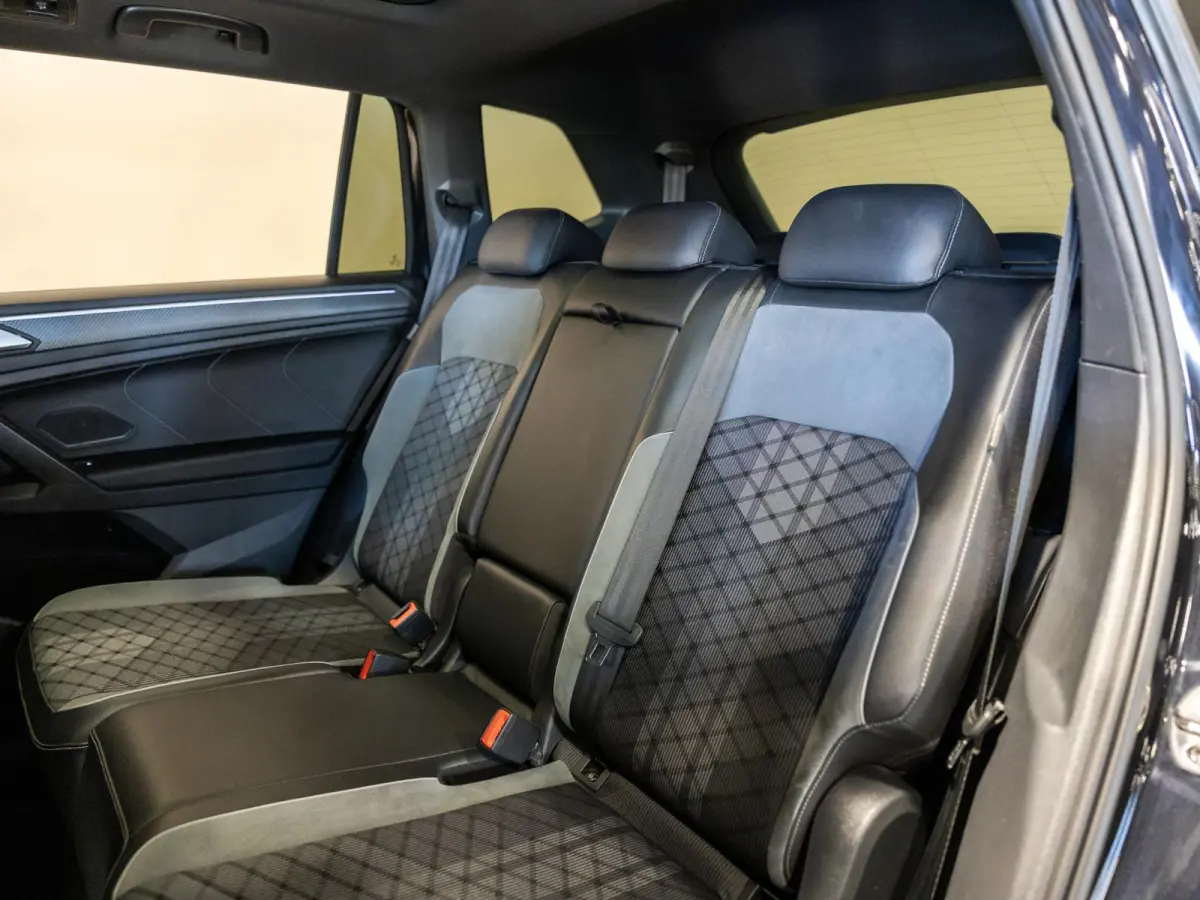 1.5 TSI R-Line Business+ 7p. / 150pk / Trekhaak / Panorama dak / Achteruitrij camera /