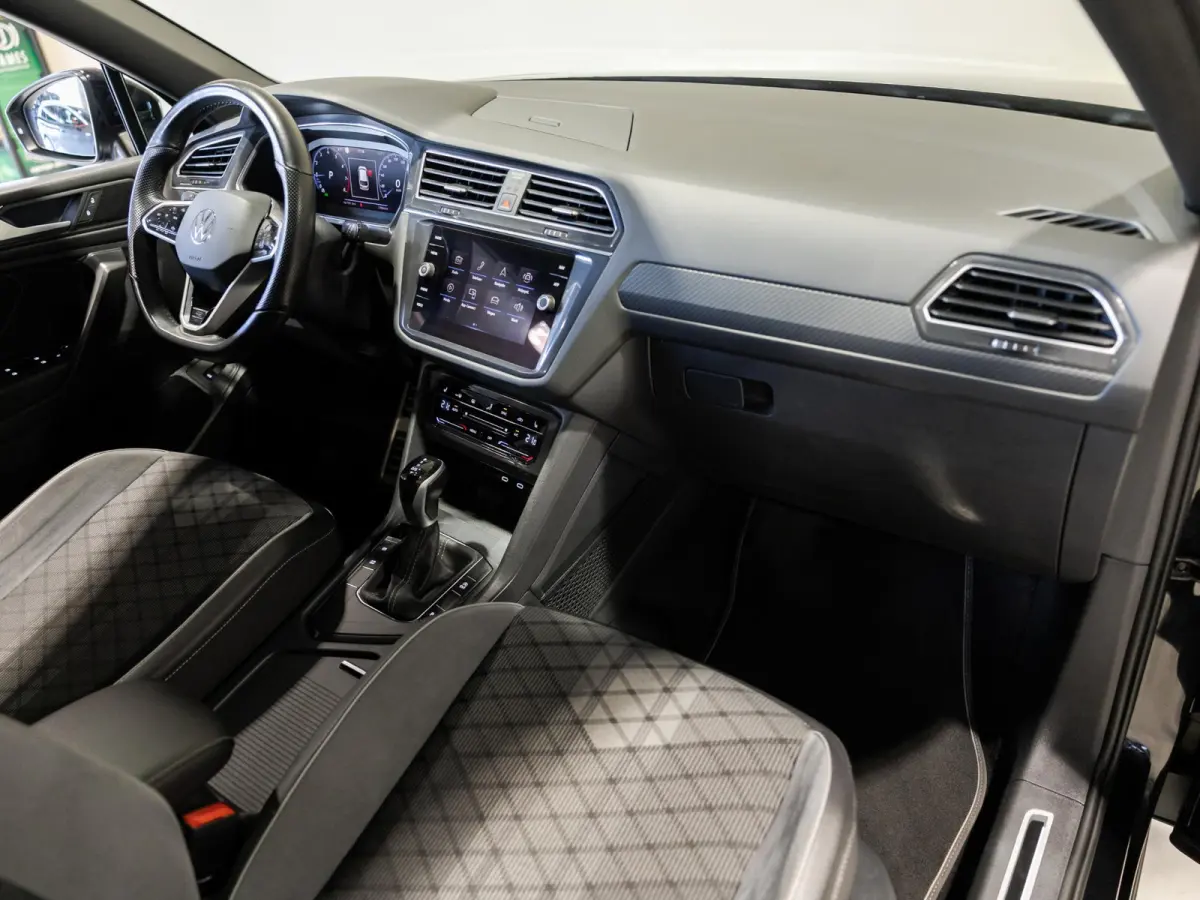 1.5 TSI R-Line Business+ 7p. / 150pk / Trekhaak / Panorama dak / Achteruitrij camera /