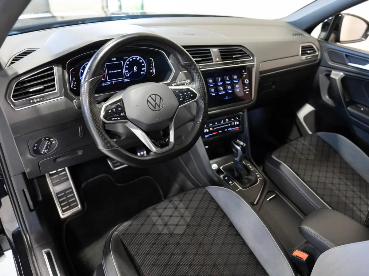 1.5 TSI R-Line Business+ 7p. / 150pk / Trekhaak / Panorama dak / Achteruitrij camera /