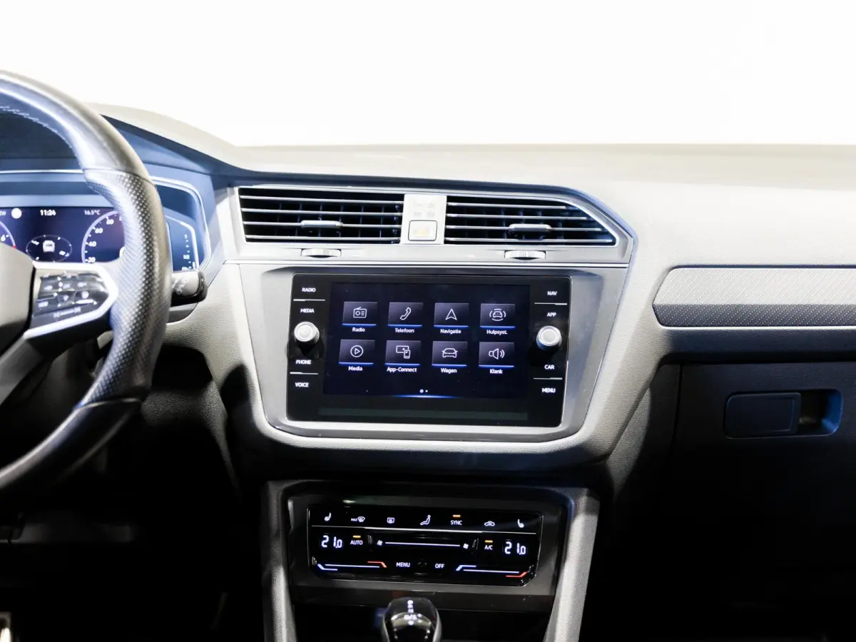 1.5 TSI R-Line Business+ 7p. / 150pk / Trekhaak / Panorama dak / Achteruitrij camera /