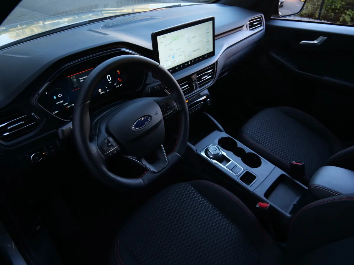 2.5 MHEV ST-Line 151 Pk Automaat Navigatie / DAB / Camera / Apple Carplay / Winterpakket
