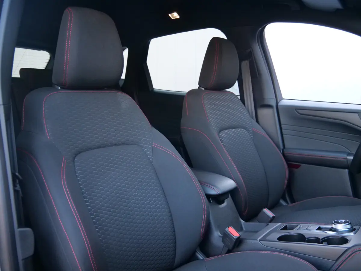 2.5 MHEV ST-Line 151 Pk Automaat Navigatie / DAB / Camera / Apple Carplay / Winterpakket
