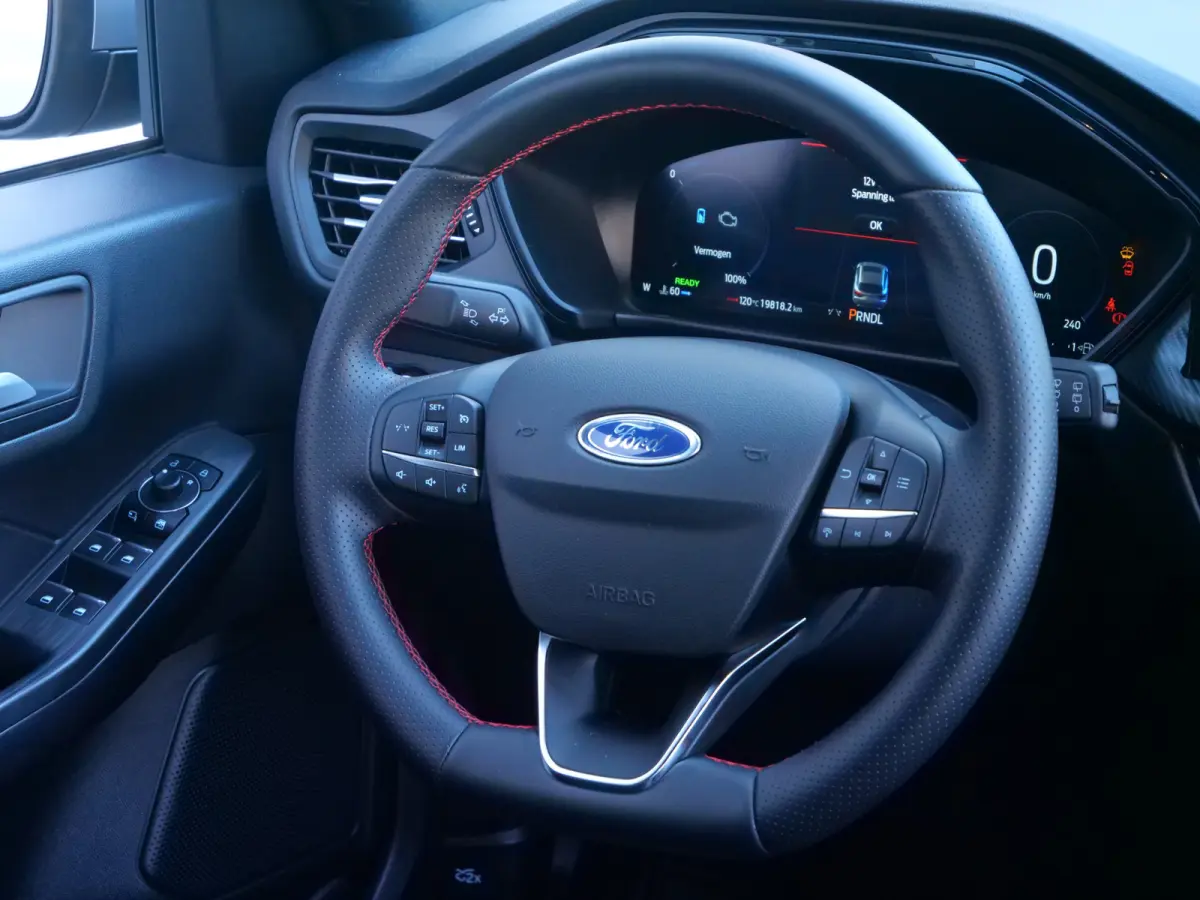 2.5 MHEV ST-Line 151 Pk Automaat Navigatie / DAB / Camera / Apple Carplay / Winterpakket