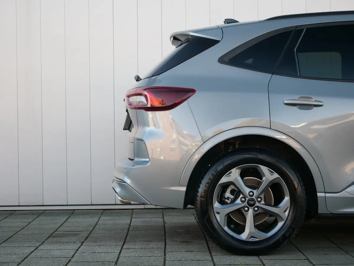 2.5 MHEV ST-Line 151 Pk Automaat Navigatie / DAB / Camera / Apple Carplay / Winterpakket