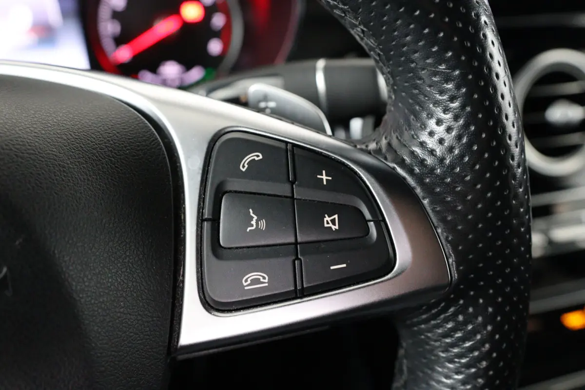350e Business | 1e Eigenaar! | Dealer Onderhouden! | AMG Styling | Leder/Alcantara | Stoelverwarming | Clima | Navi | Camera | Keyless | Blis | Parkeersensoren | Lichtmetalen Velgen