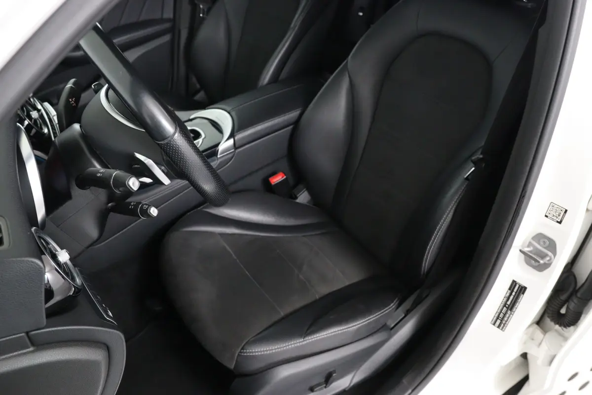350e Business | 1e Eigenaar! | Dealer Onderhouden! | AMG Styling | Leder/Alcantara | Stoelverwarming | Clima | Navi | Camera | Keyless | Blis | Parkeersensoren | Lichtmetalen Velgen