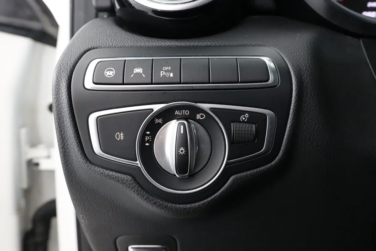 350e Business | 1e Eigenaar! | Dealer Onderhouden! | AMG Styling | Leder/Alcantara | Stoelverwarming | Clima | Navi | Camera | Keyless | Blis | Parkeersensoren | Lichtmetalen Velgen