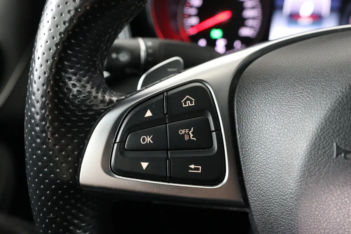 350e Business | 1e Eigenaar! | Dealer Onderhouden! | AMG Styling | Leder/Alcantara | Stoelverwarming | Clima | Navi | Camera | Keyless | Blis | Parkeersensoren | Lichtmetalen Velgen