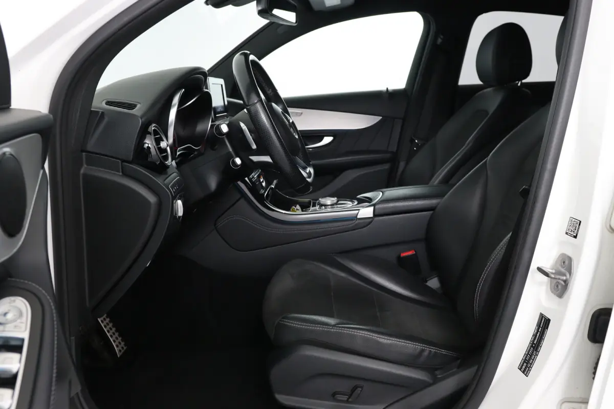 350e Business | 1e Eigenaar! | Dealer Onderhouden! | AMG Styling | Leder/Alcantara | Stoelverwarming | Clima | Navi | Camera | Keyless | Blis | Parkeersensoren | Lichtmetalen Velgen