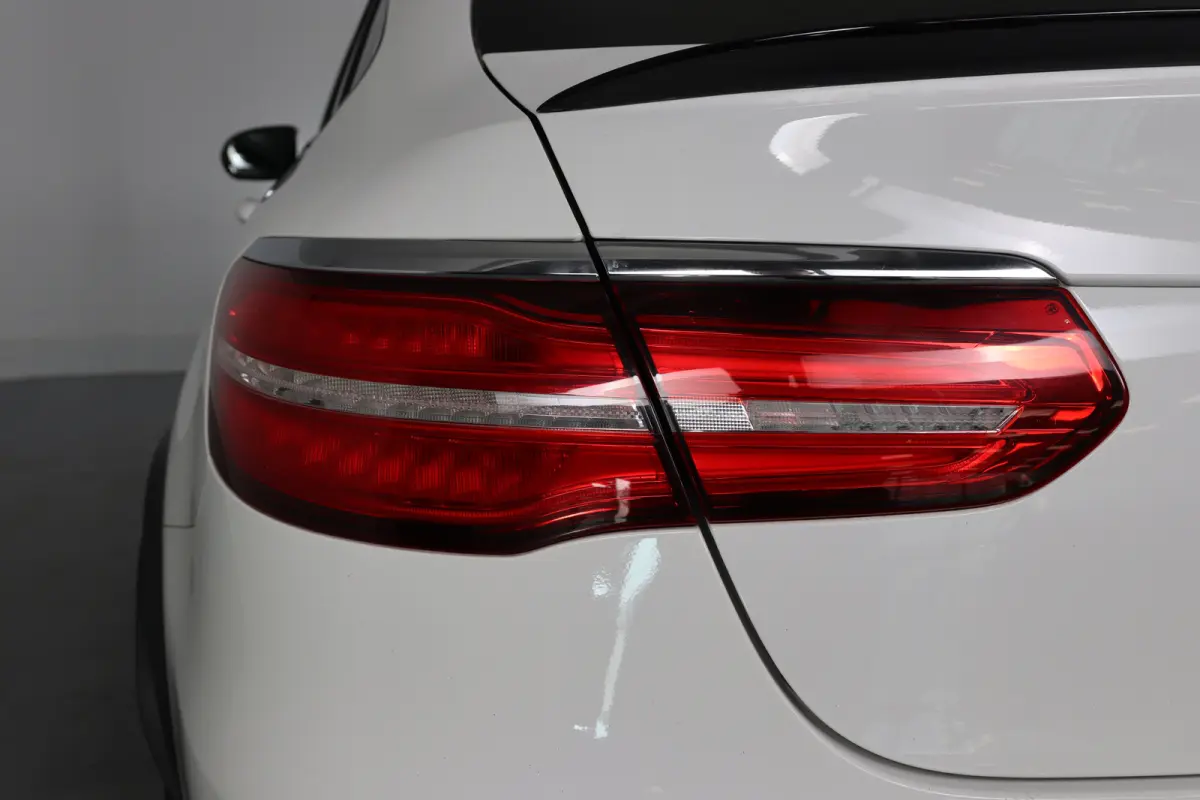 350e Business | 1e Eigenaar! | Dealer Onderhouden! | AMG Styling | Leder/Alcantara | Stoelverwarming | Clima | Navi | Camera | Keyless | Blis | Parkeersensoren | Lichtmetalen Velgen