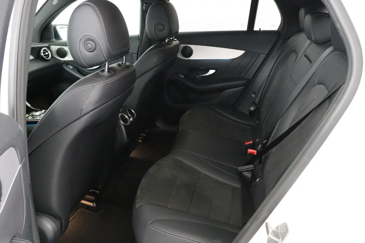 350e Business | 1e Eigenaar! | Dealer Onderhouden! | AMG Styling | Leder/Alcantara | Stoelverwarming | Clima | Navi | Camera | Keyless | Blis | Parkeersensoren | Lichtmetalen Velgen