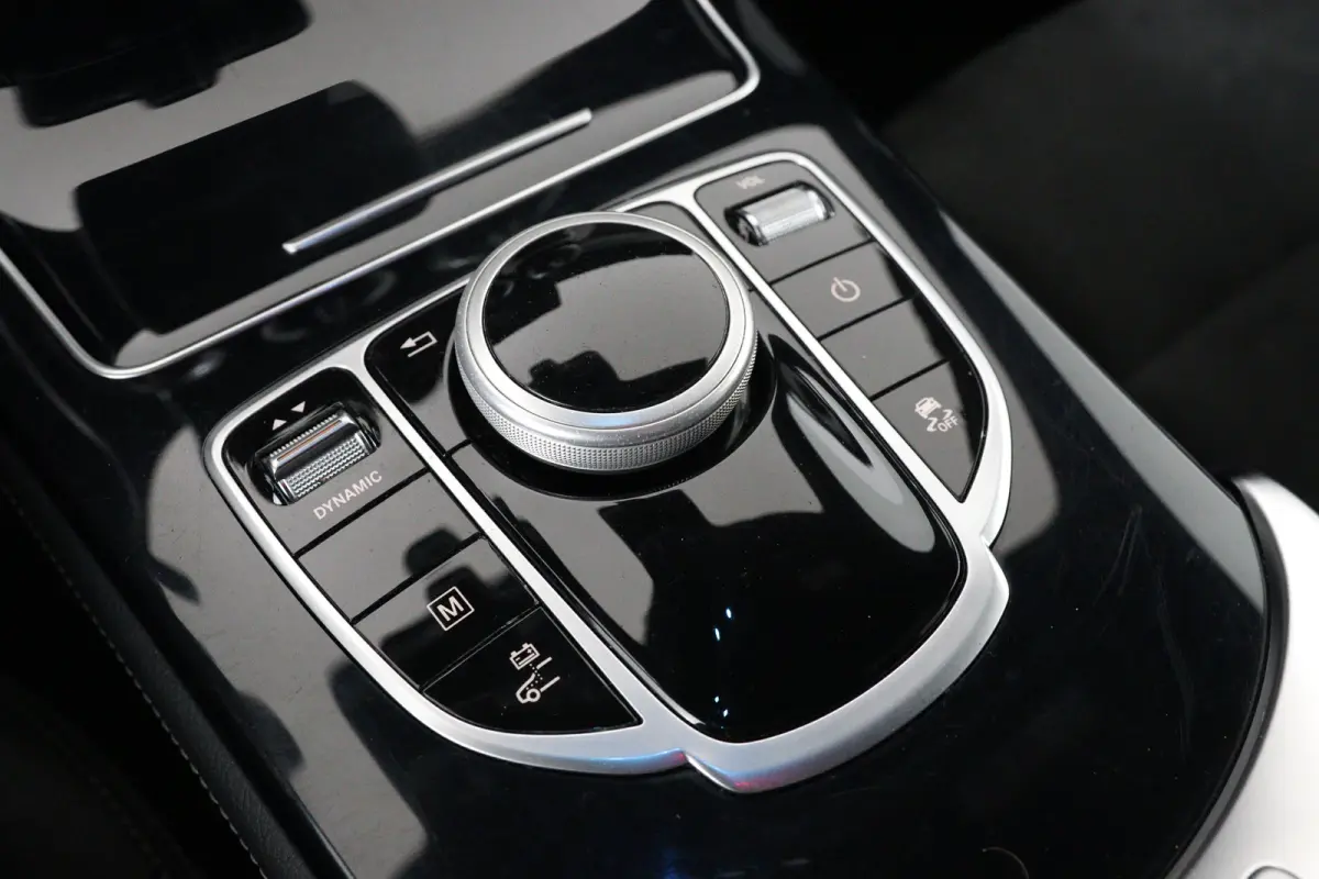 350e Business | 1e Eigenaar! | Dealer Onderhouden! | AMG Styling | Leder/Alcantara | Stoelverwarming | Clima | Navi | Camera | Keyless | Blis | Parkeersensoren | Lichtmetalen Velgen