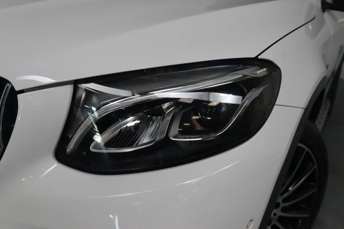 350e Business | 1e Eigenaar! | Dealer Onderhouden! | AMG Styling | Leder/Alcantara | Stoelverwarming | Clima | Navi | Camera | Keyless | Blis | Parkeersensoren | Lichtmetalen Velgen