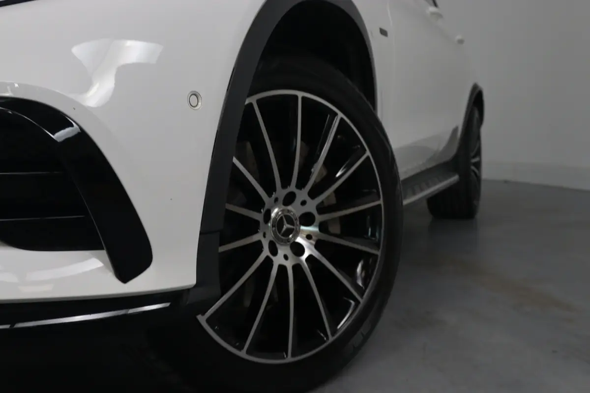 350e Business | 1e Eigenaar! | Dealer Onderhouden! | AMG Styling | Leder/Alcantara | Stoelverwarming | Clima | Navi | Camera | Keyless | Blis | Parkeersensoren | Lichtmetalen Velgen