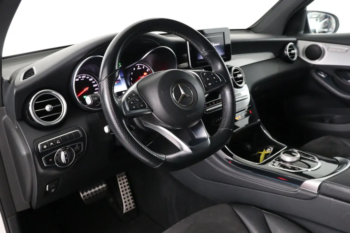 350e Business | 1e Eigenaar! | Dealer Onderhouden! | AMG Styling | Leder/Alcantara | Stoelverwarming | Clima | Navi | Camera | Keyless | Blis | Parkeersensoren | Lichtmetalen Velgen