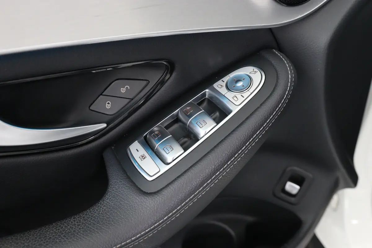 350e Business | 1e Eigenaar! | Dealer Onderhouden! | AMG Styling | Leder/Alcantara | Stoelverwarming | Clima | Navi | Camera | Keyless | Blis | Parkeersensoren | Lichtmetalen Velgen