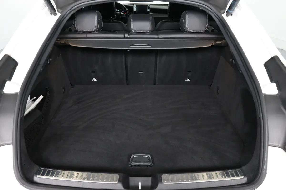 350e Business | 1e Eigenaar! | Dealer Onderhouden! | AMG Styling | Leder/Alcantara | Stoelverwarming | Clima | Navi | Camera | Keyless | Blis | Parkeersensoren | Lichtmetalen Velgen