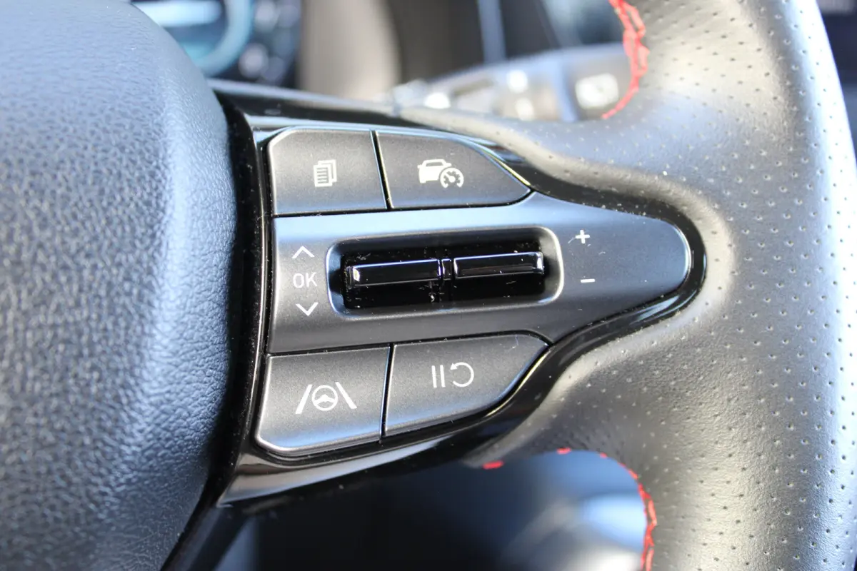 1.0 T-GDI 100pk N-Line | Camera | Carplay | Premium audio | Cruise controle | Navigatie | Lucid Lime | 17'' velgen | Dodehoek detectie | Parkeersensoren
