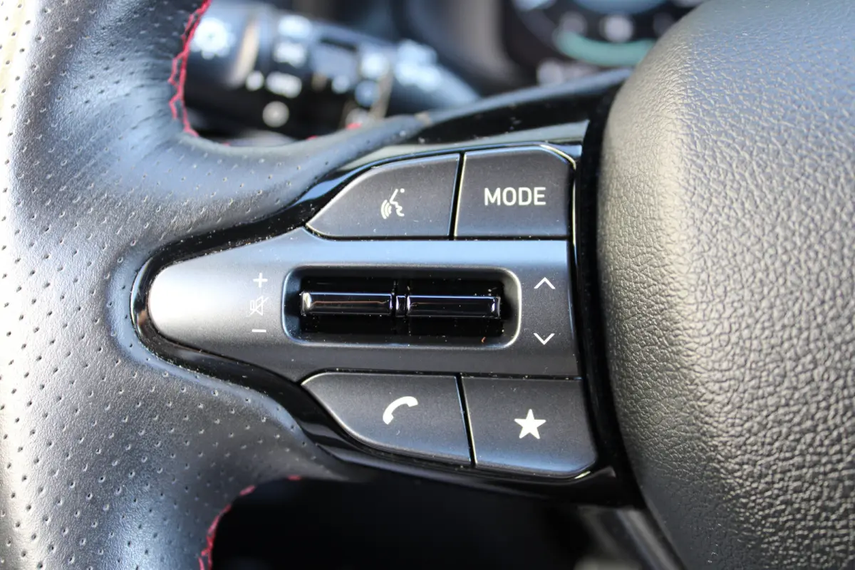 1.0 T-GDI 100pk N-Line | Camera | Carplay | Premium audio | Cruise controle | Navigatie | Lucid Lime | 17'' velgen | Dodehoek detectie | Parkeersensoren