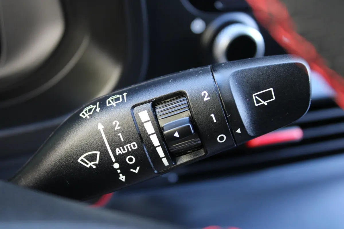 1.0 T-GDI 100pk N-Line | Camera | Carplay | Premium audio | Cruise controle | Navigatie | Lucid Lime | 17'' velgen | Dodehoek detectie | Parkeersensoren